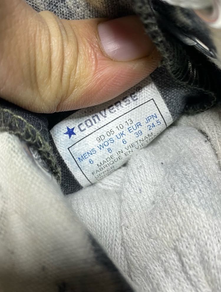 Converse ( Size 39 / 6 )