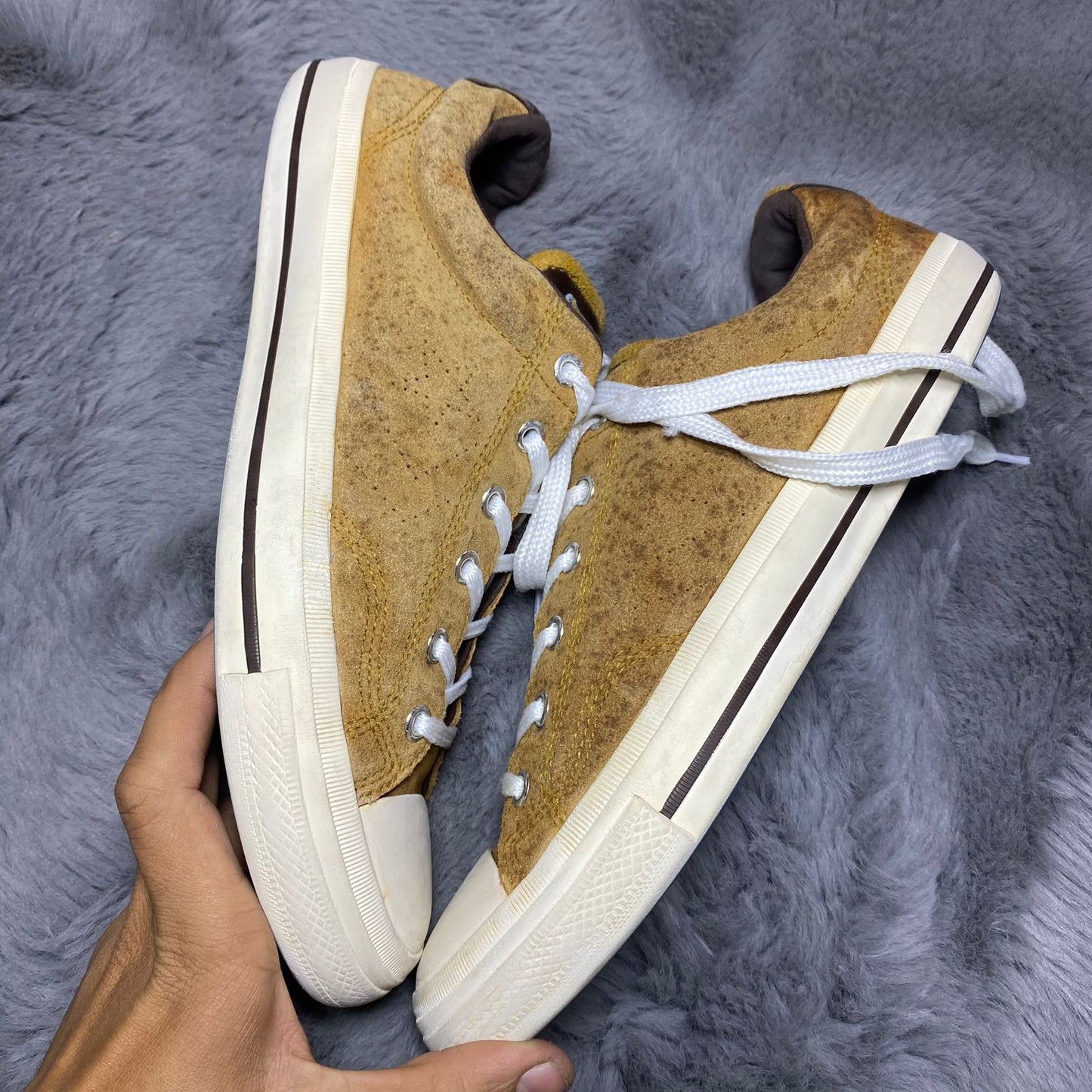 Converse ( Size 41.5 / 8 )