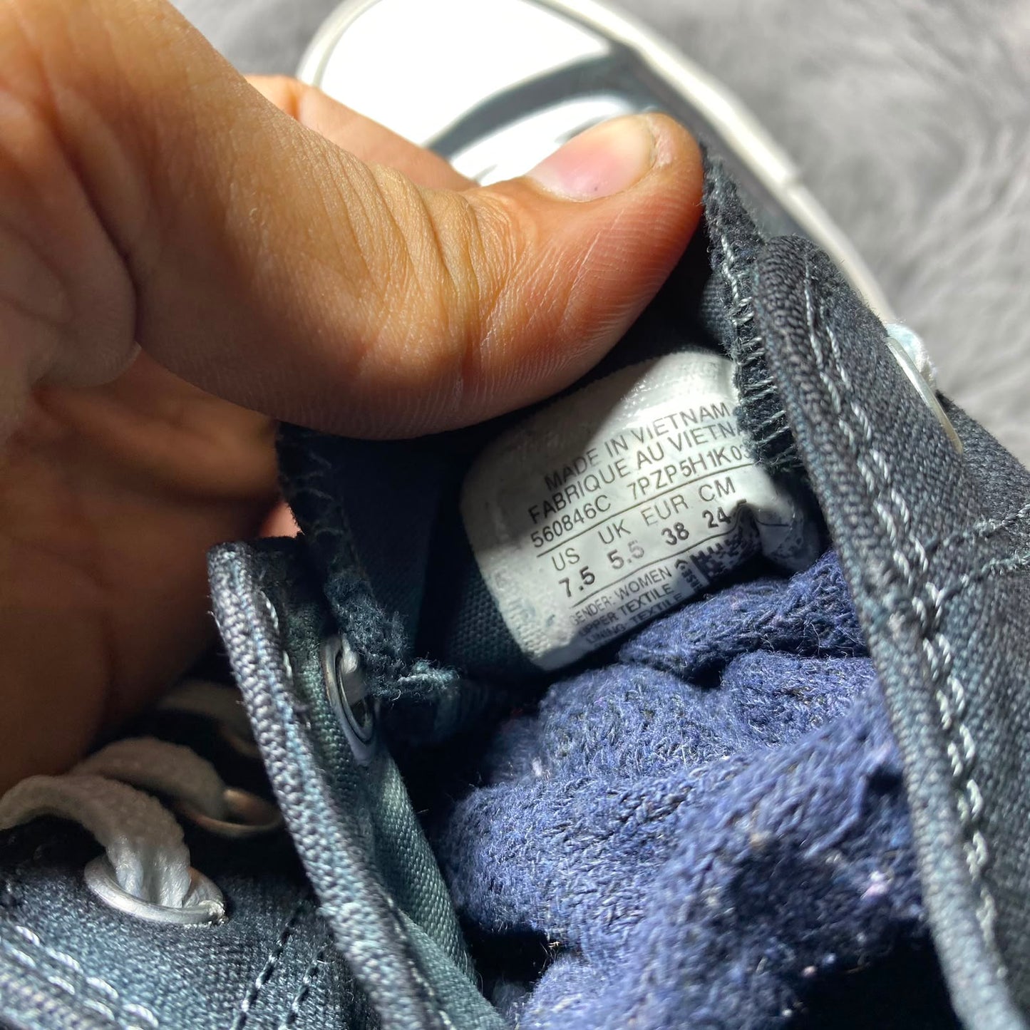 Converse ( Size 38 / 5.5 )