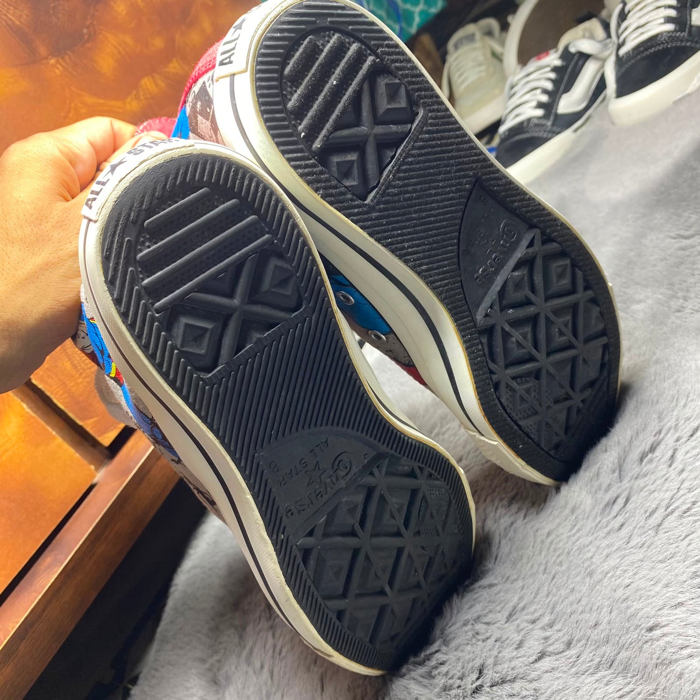 Converse ( Size 42 / 8.5 )