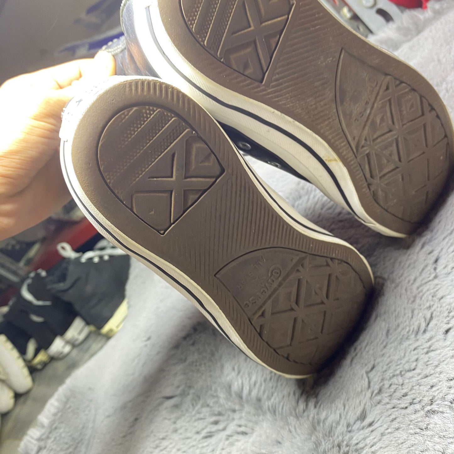 Converse ( Size 41.5 - 42 / 7.5 - 8 )