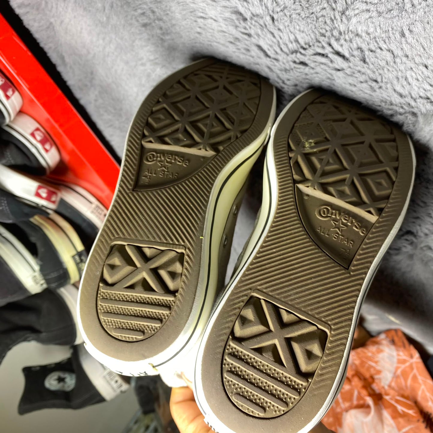 Converse ( Size 41 / 7.5 )