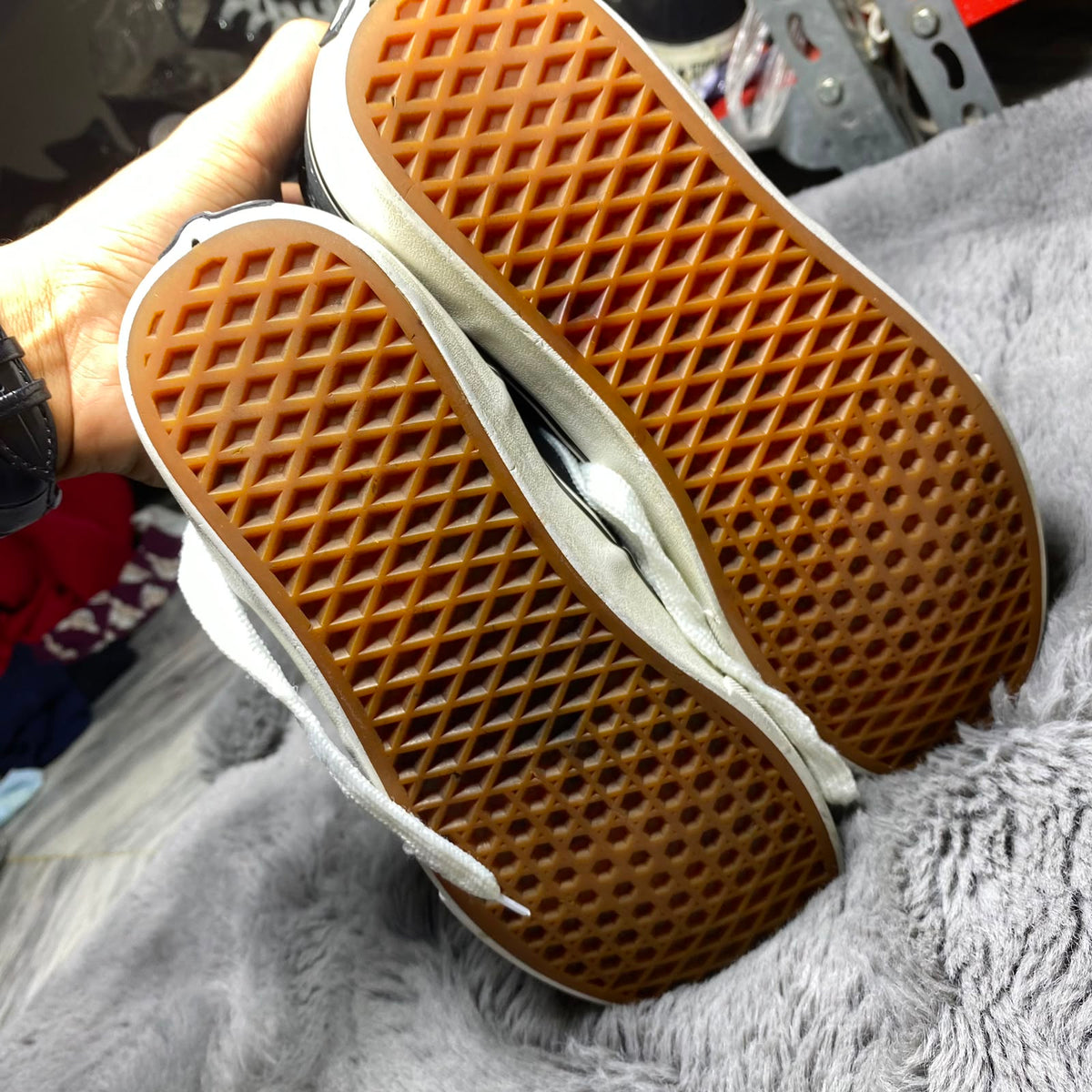 VANS ( Size 43 / 8.5-9 )
