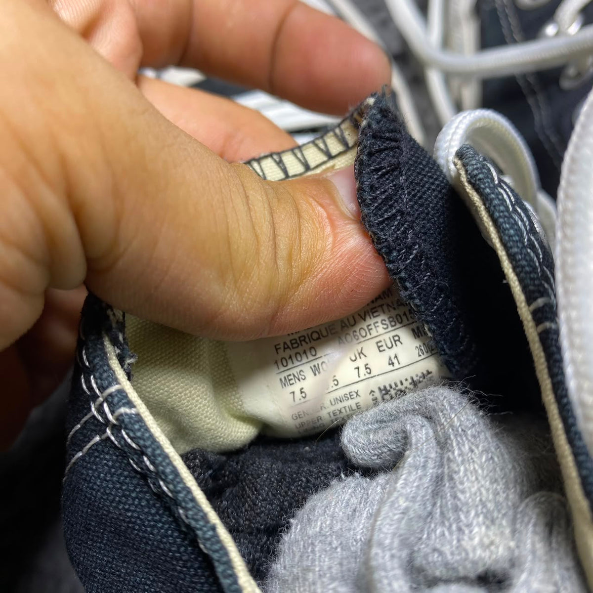 Converse ( Size 41 / 7.5 )