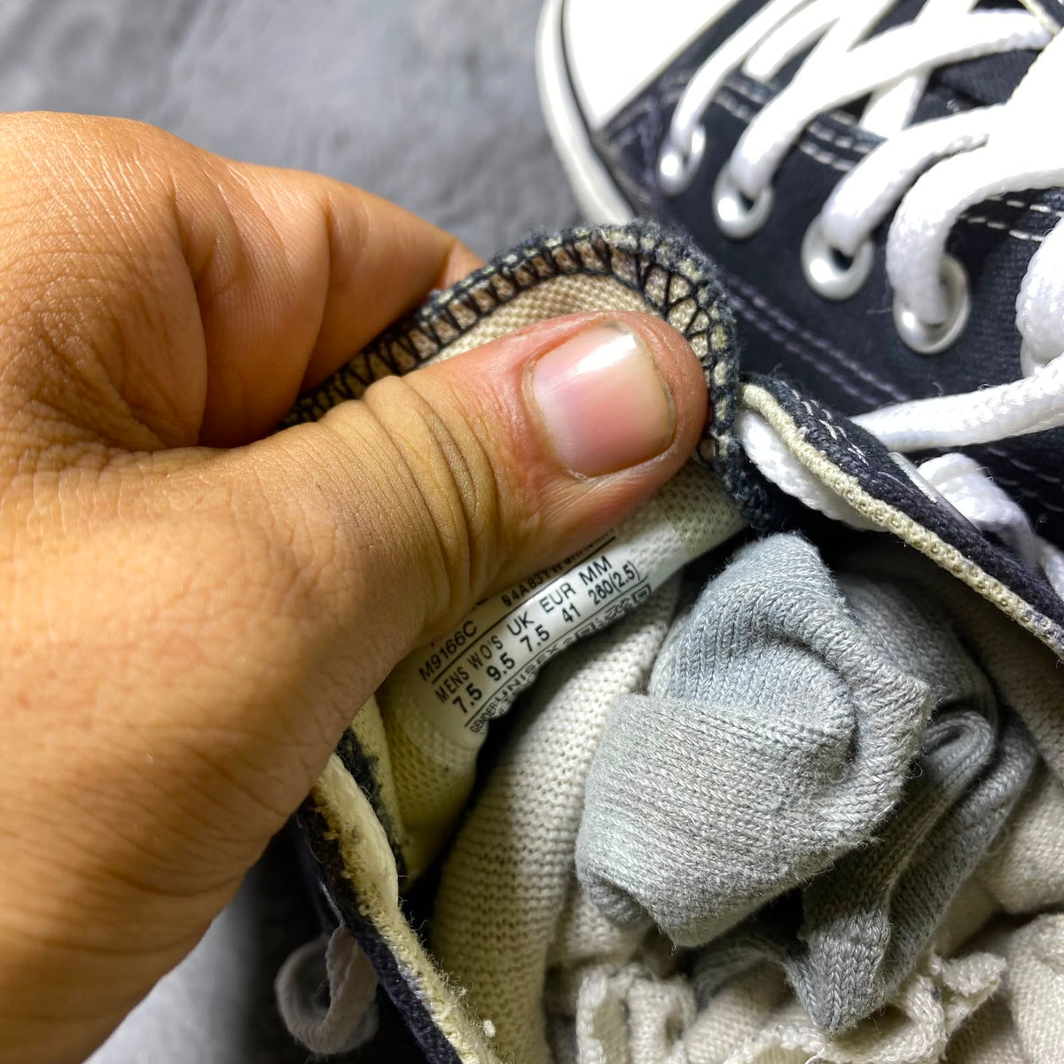 Converse ( Size 41 / 7.5 )