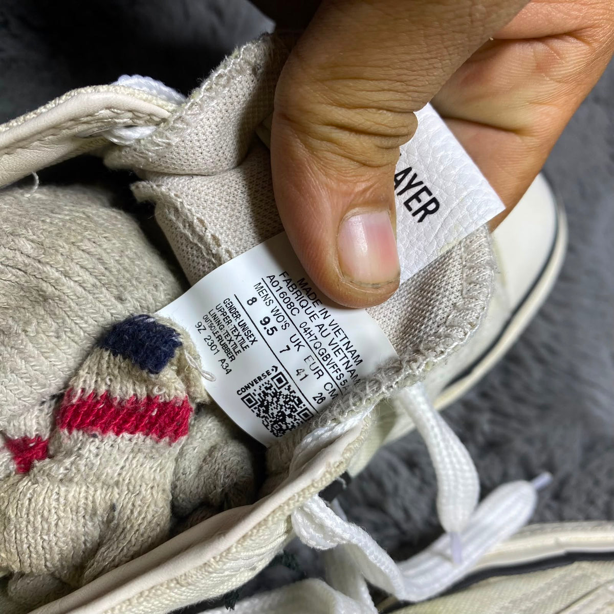 Converse ( Size 41 / 7.5 )