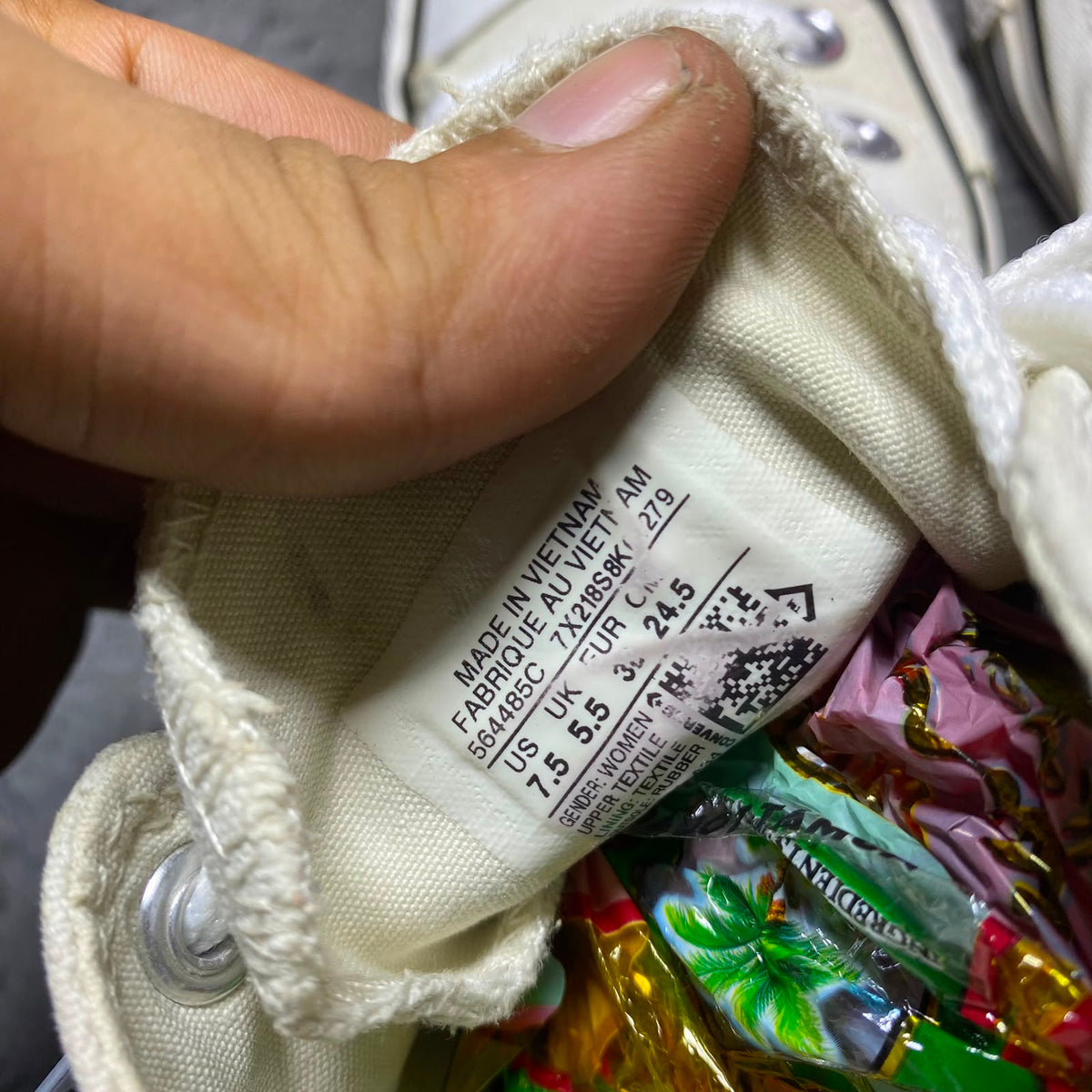 Converse ( Size 38 / 5.5 )