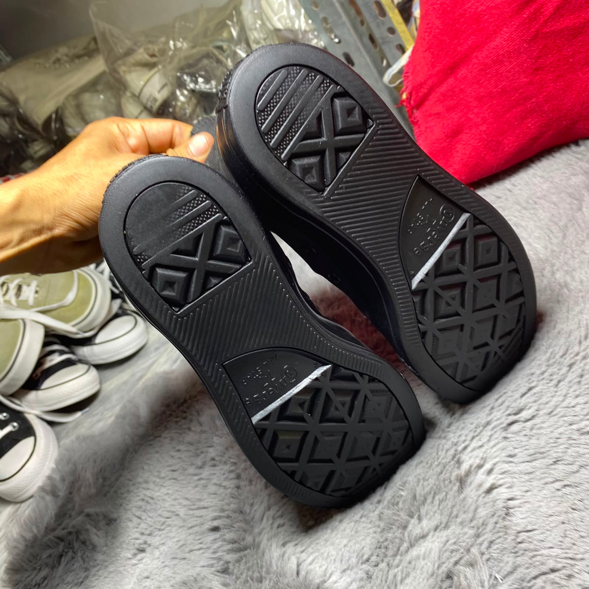 Converse ( Size 41.5 - 42 / 7.5 - 8 )