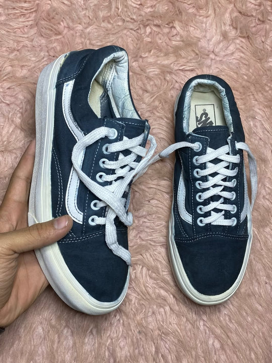 VANS ( Size 41 / 7.5 )