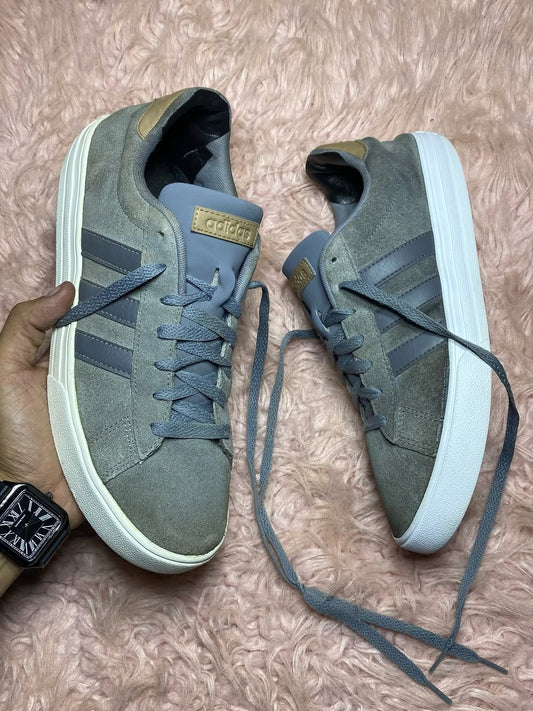 ADIDAS ( Size 42.5-43 / 8.5-9 )