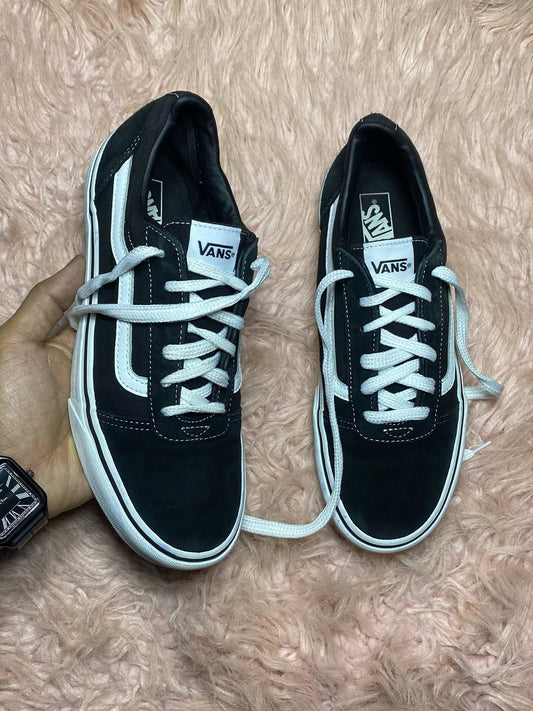 VANS ( Size 39 / 6 )