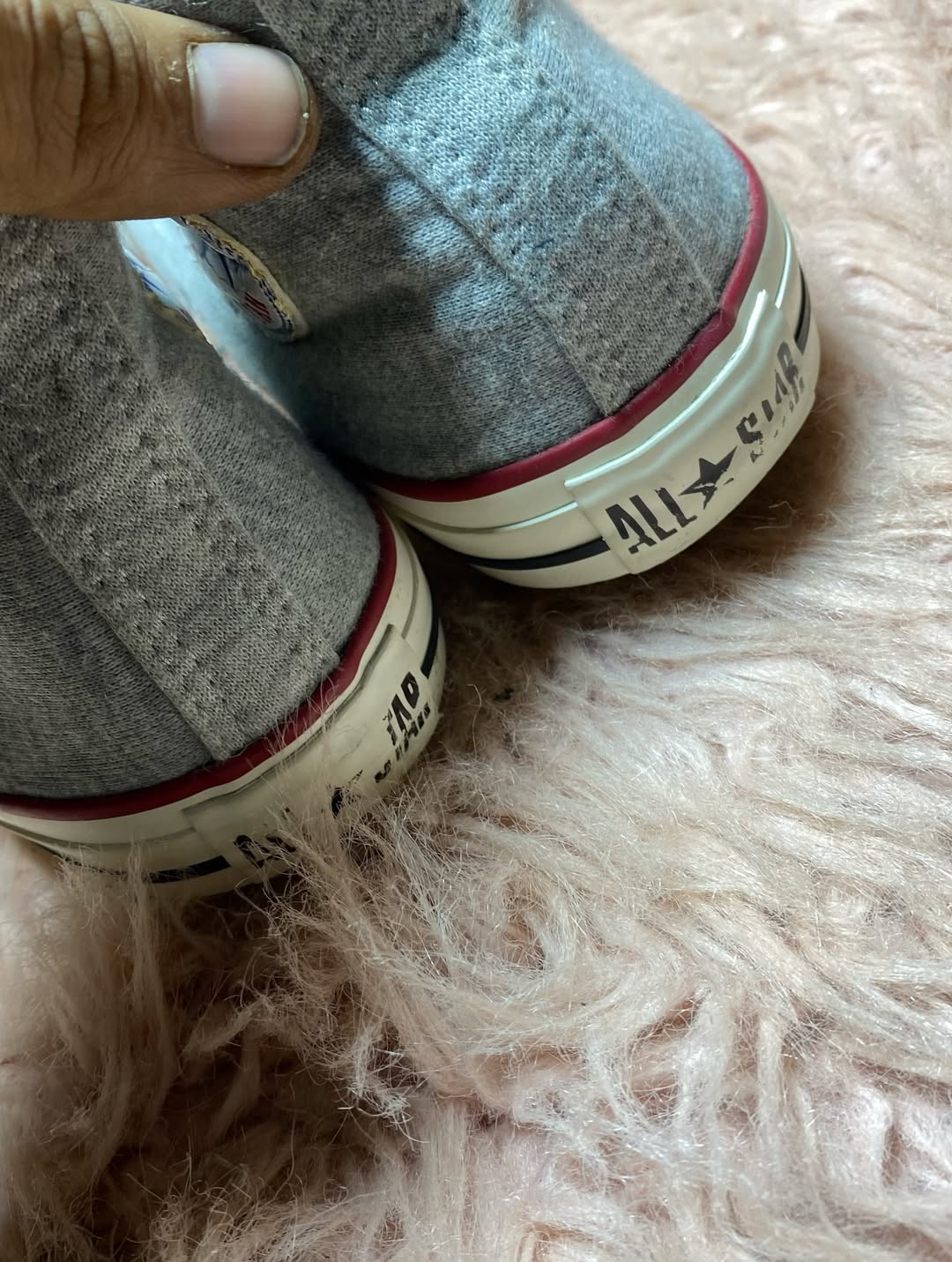 Converse ( Size 42 / 8.5 )