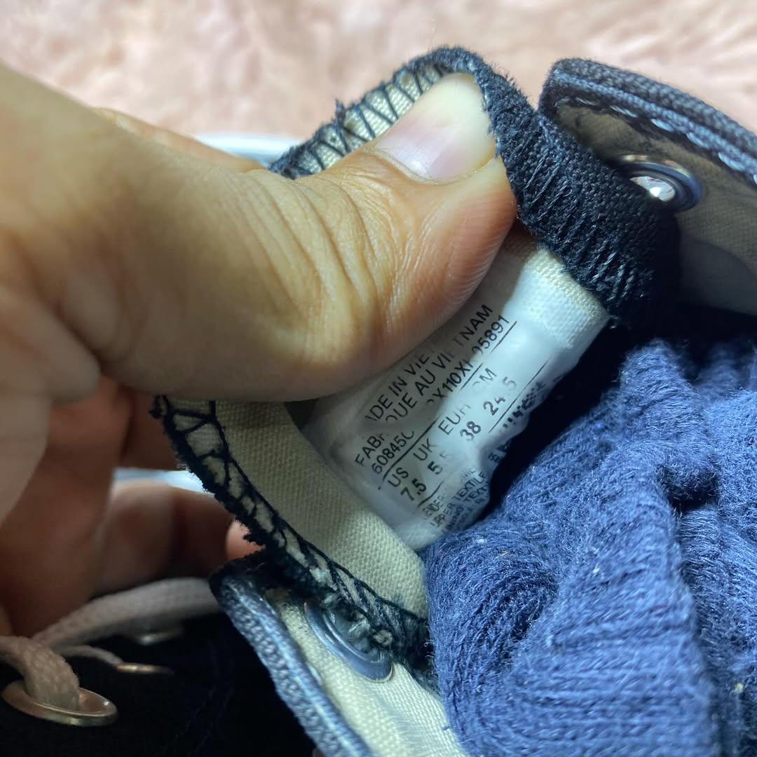 Converse ( Size 38 / 5.5 )