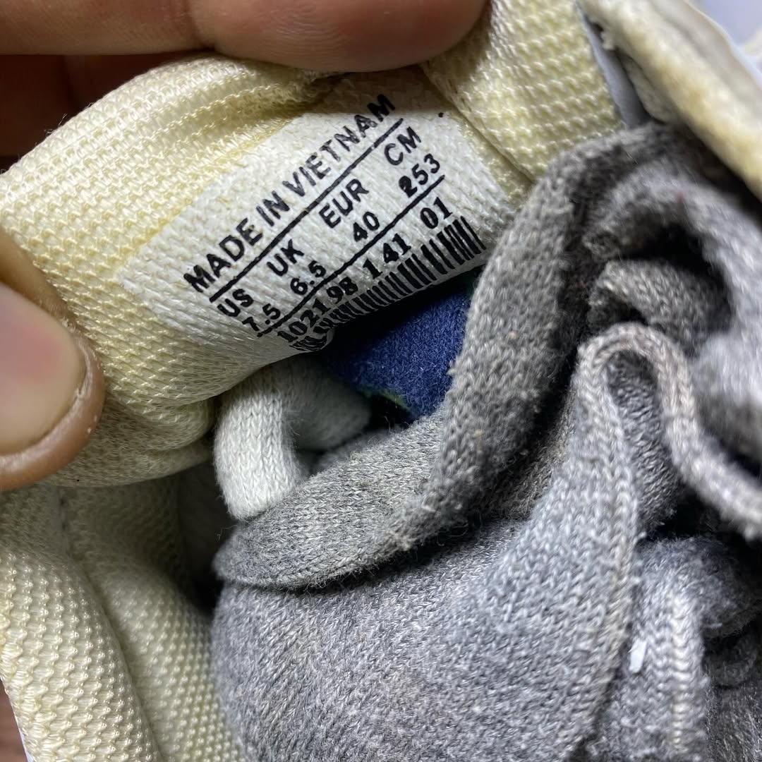AD*DAS ( Size 40 / 6.5 )