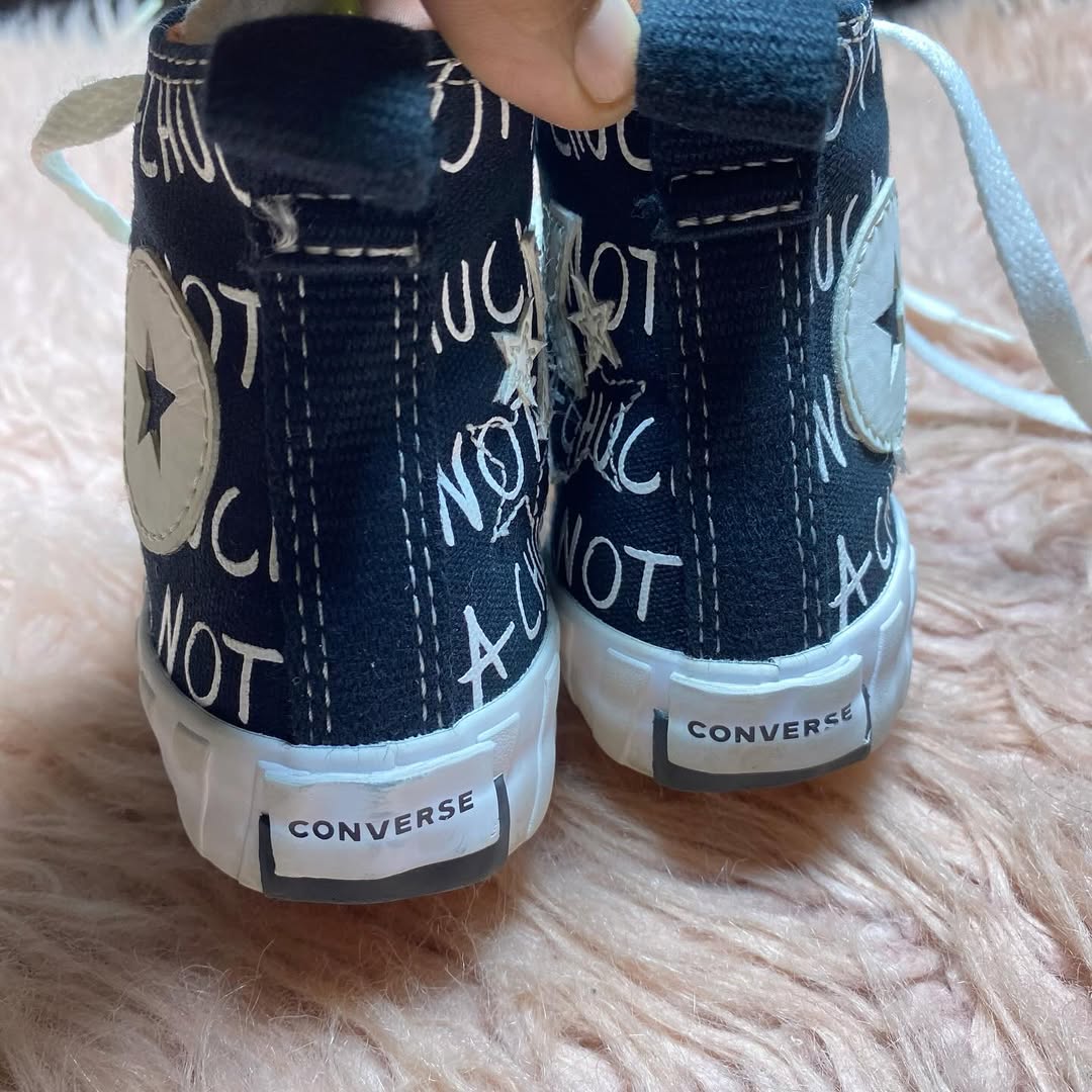 Converse ( Size 28 )