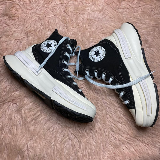 Converse ( Size 38.5-39 / 5.5-6 )