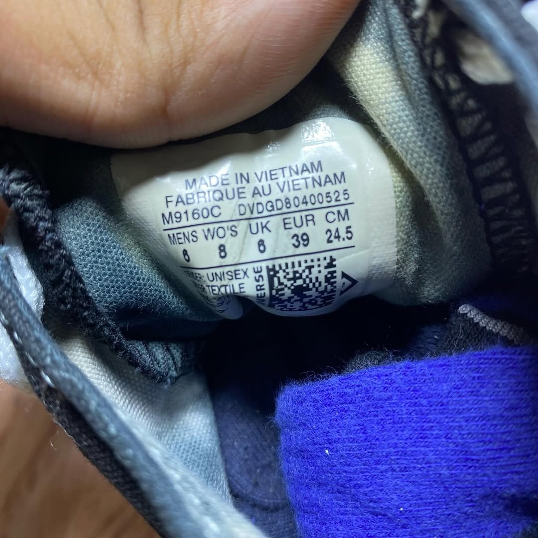 Converse ( Size 39 / 6 )