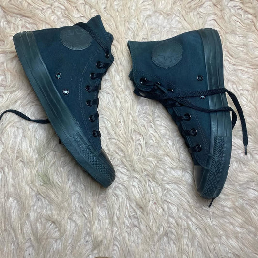 Converse ( Size 38.5-39 / 5.5-6 )