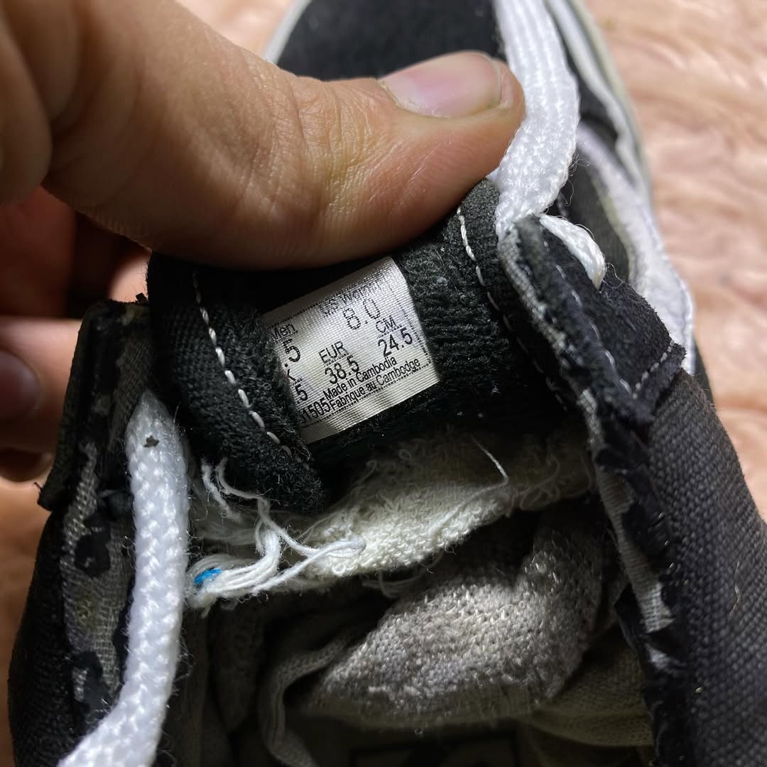 VANS ( Size 38.5 / 5.5 )