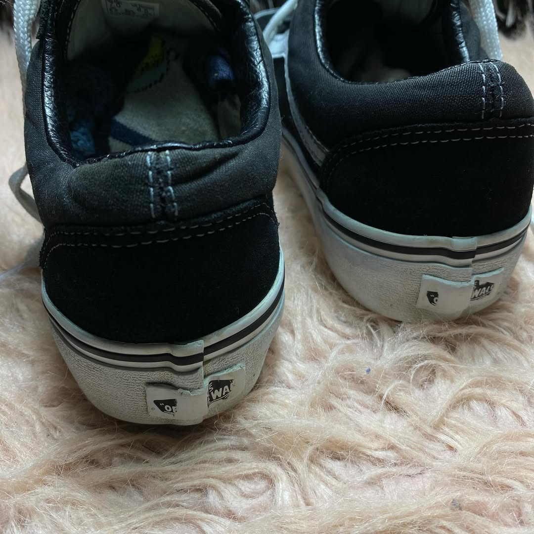 VANS ( Size 39 / 6 )