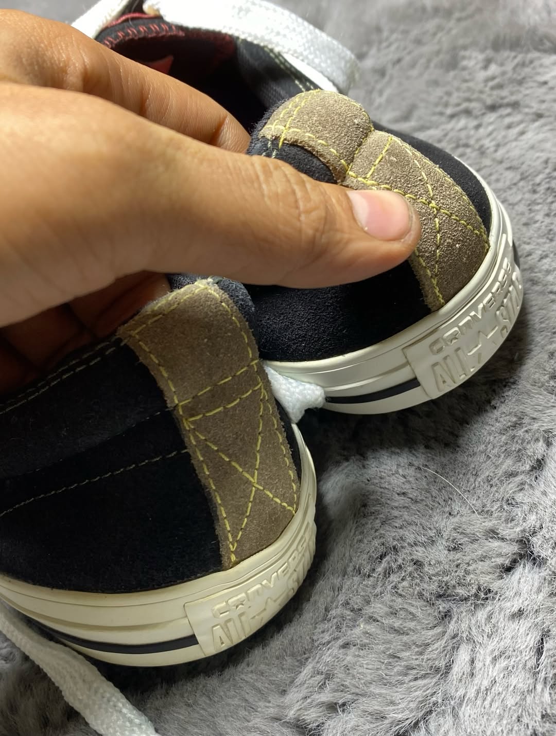 Converse ( Size 43 / 9.5 )