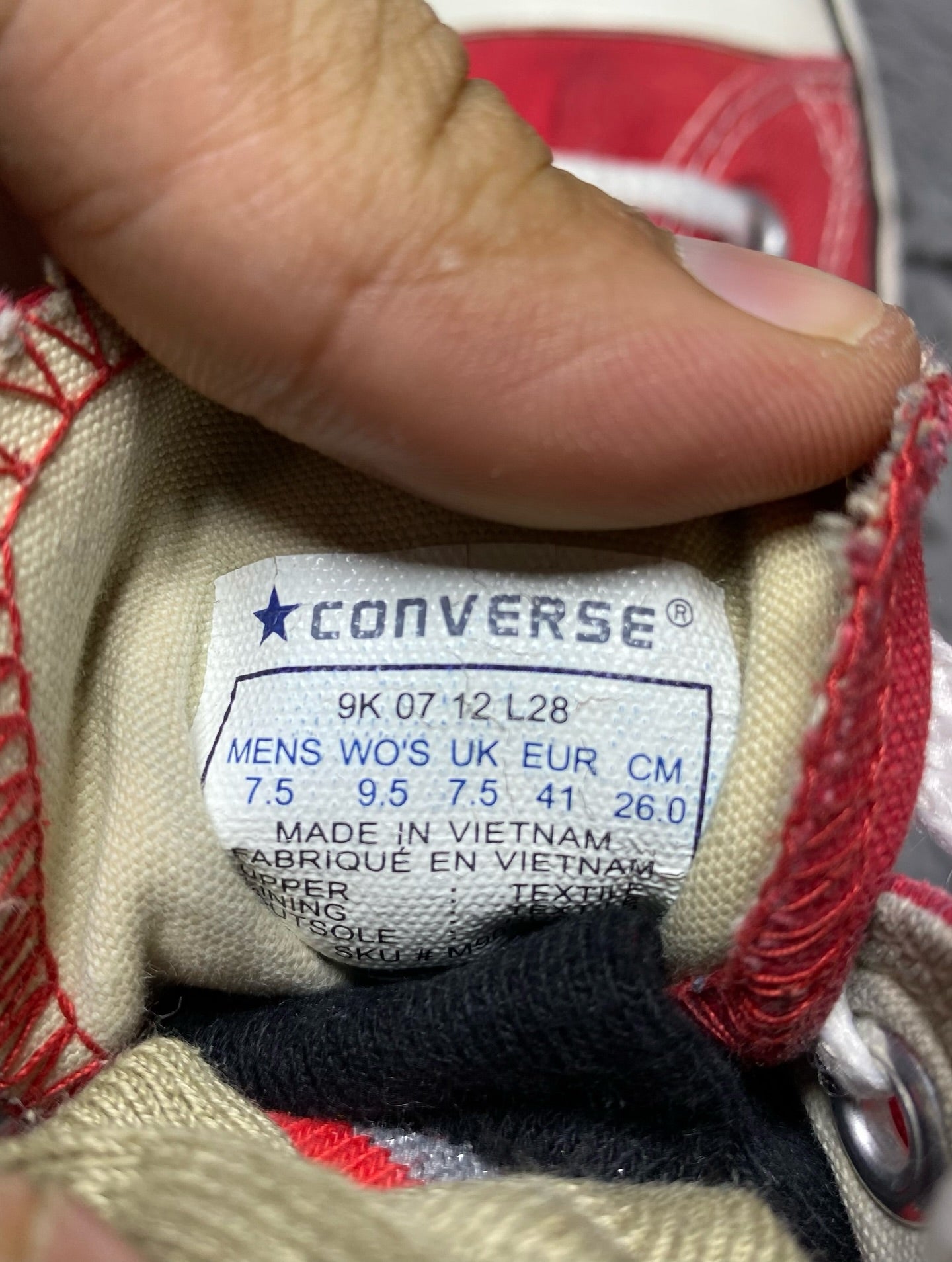 Converse ( Size 41 / 7.5 )