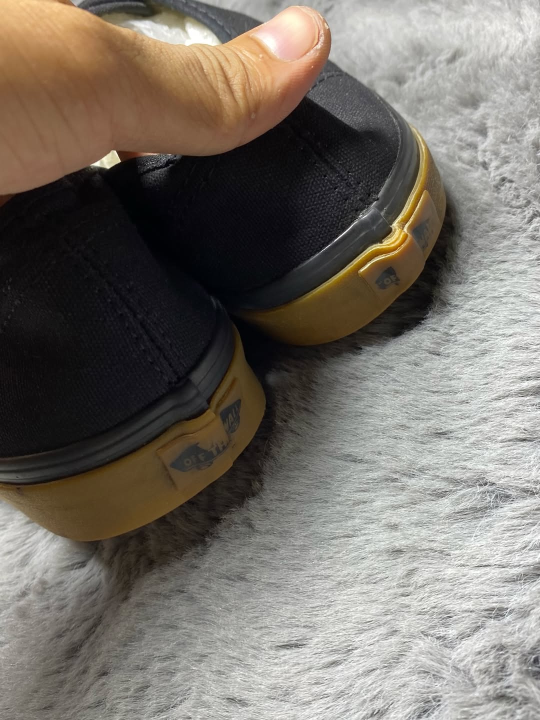 VANS ( Size 42 / 8 )