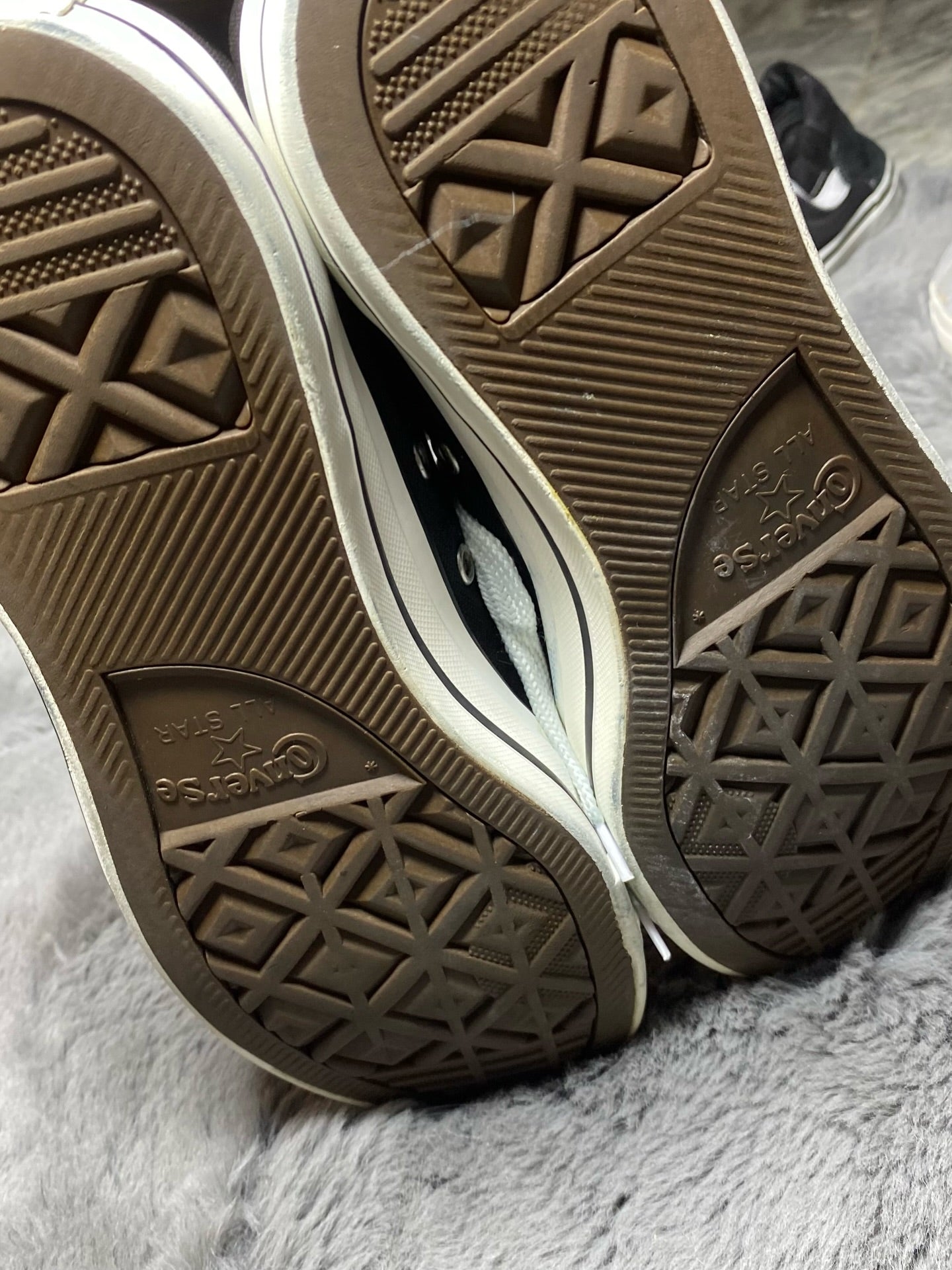 Converse ( Size 42 / 8.5 )