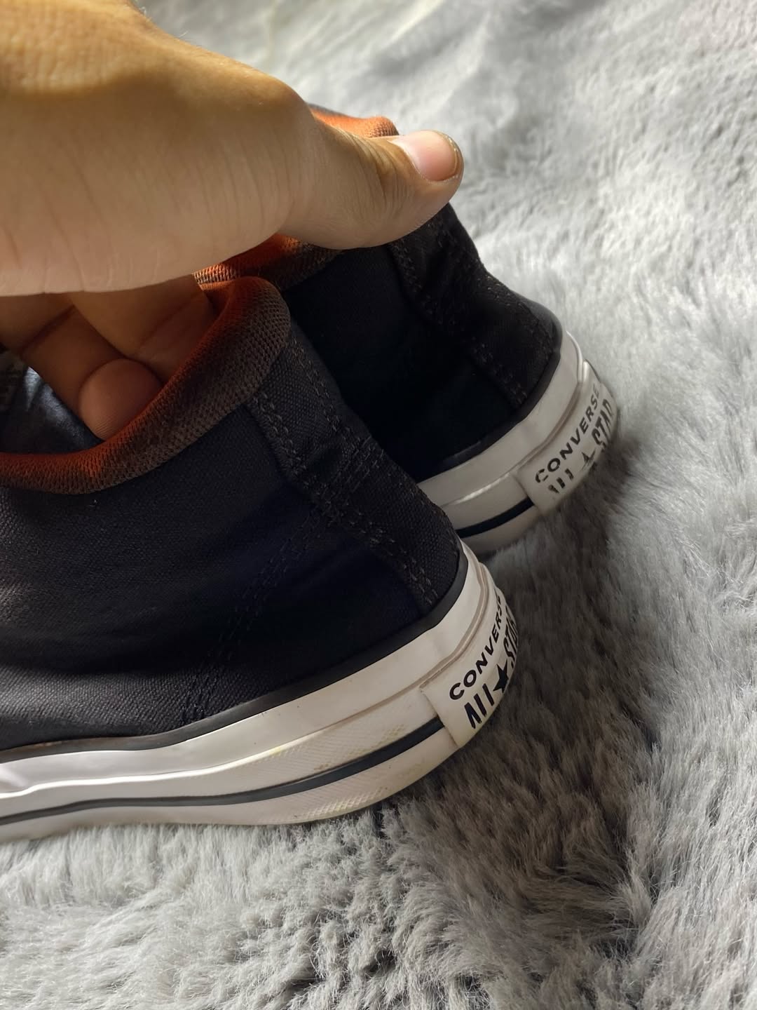 Converse ( Size 42 / 8.5 )