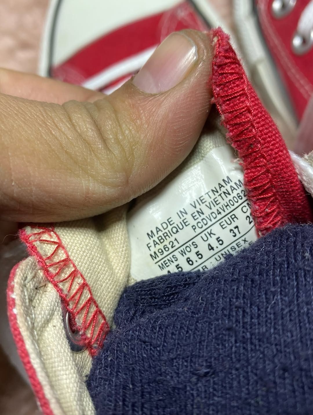 Converse ( Size 37 / 4.5 )