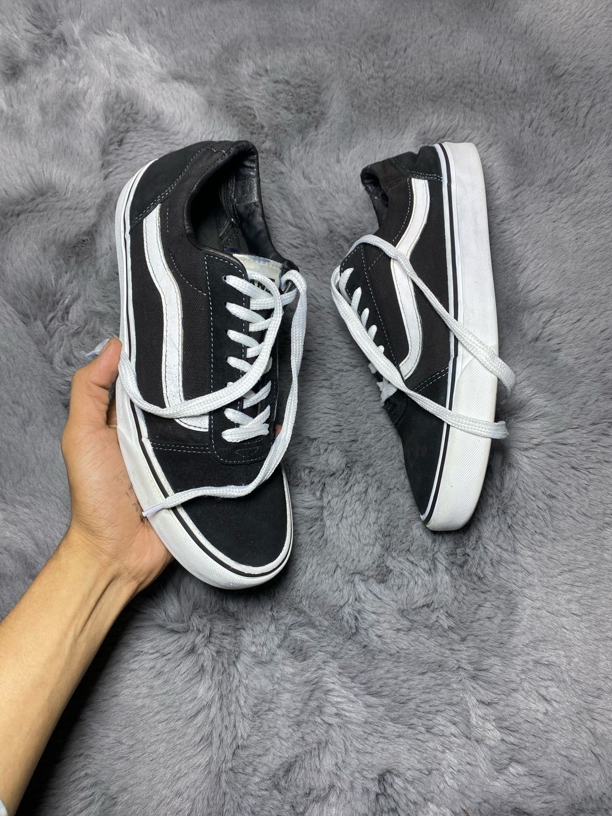 VANS ( Size 40 / 6.5 )