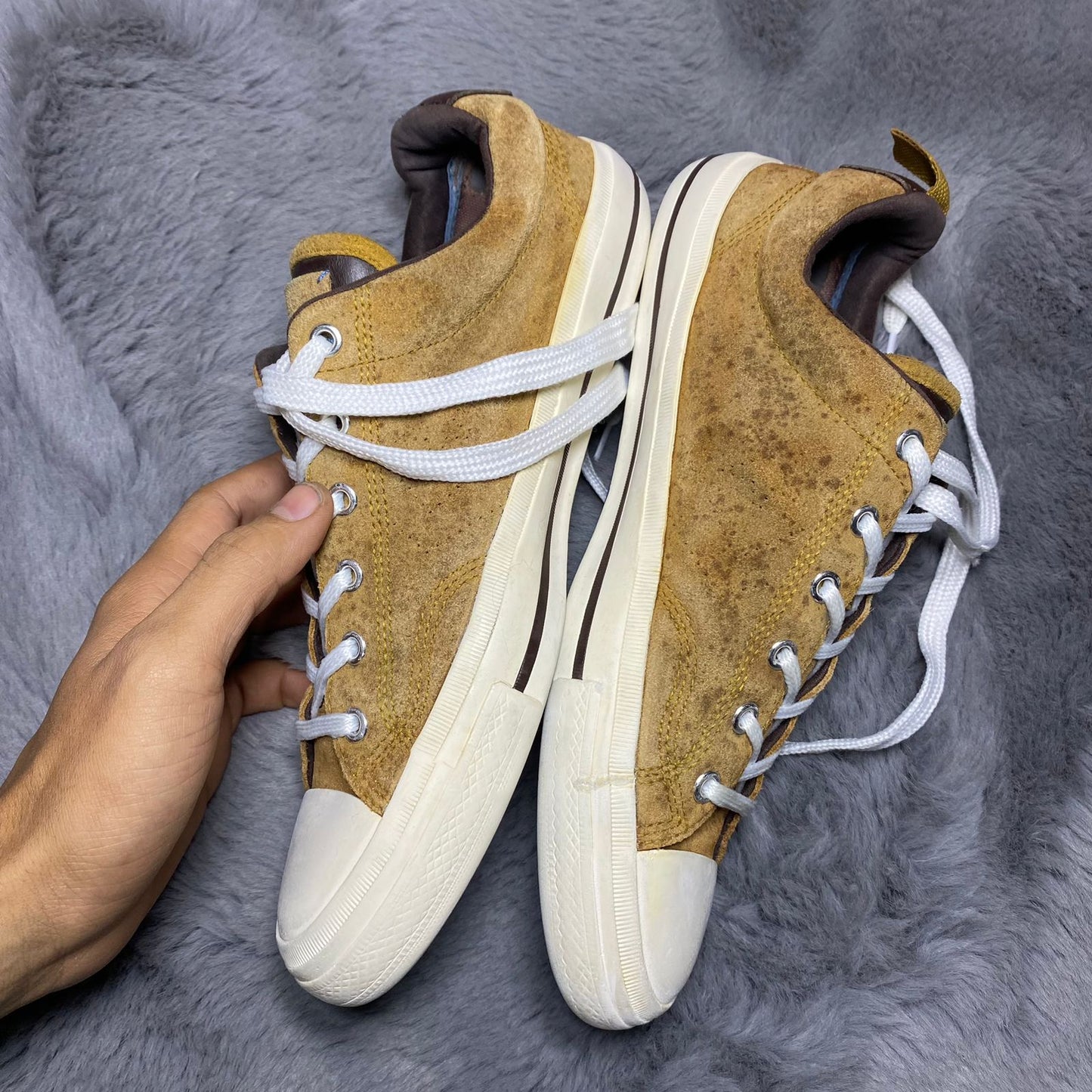 Converse ( Size 41.5 / 8 )