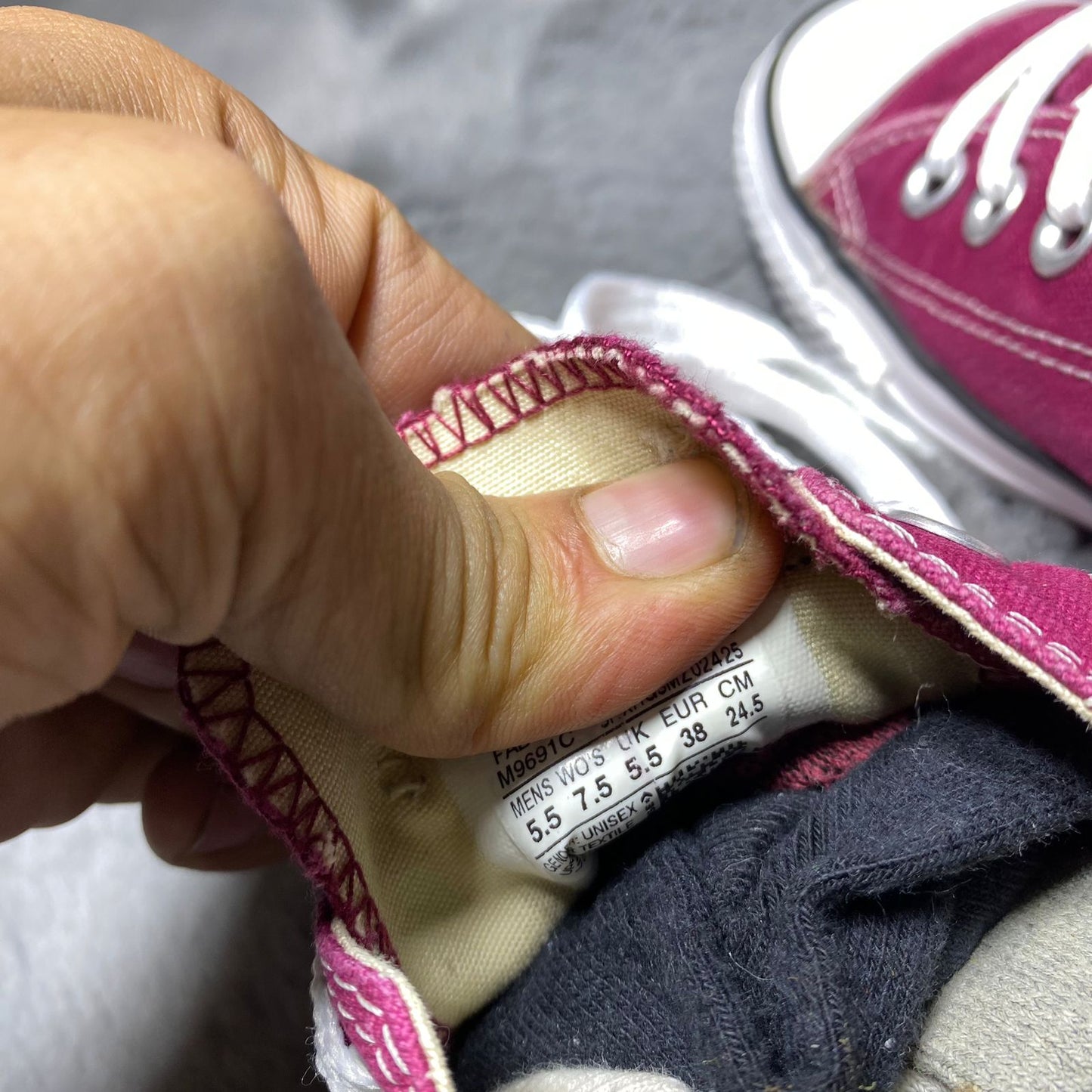 Converse ( Size 38 / 5.5 )
