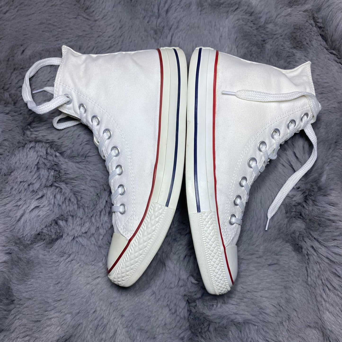 Converse ( Size 39.5 / 6.5 )