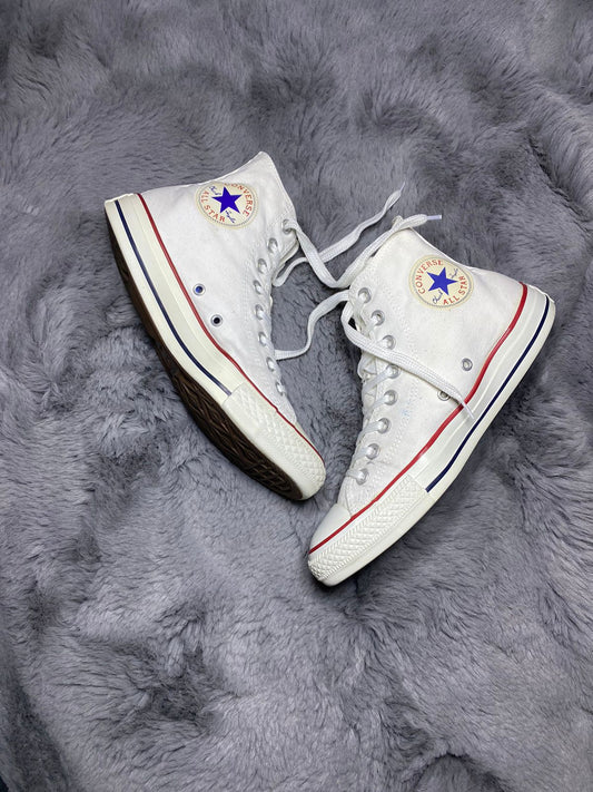 Converse ( Size 39.5 / 6.5 )