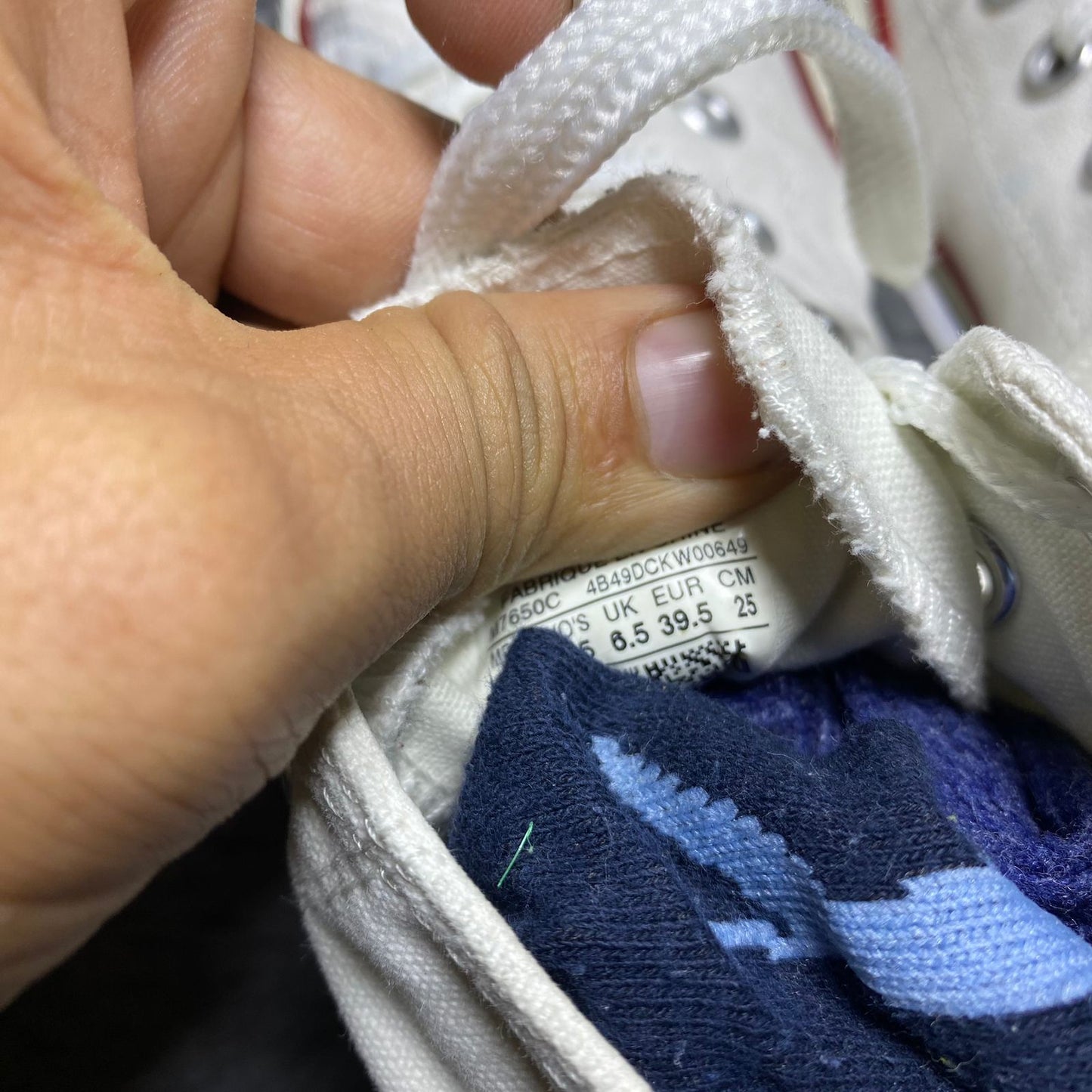Converse ( Size 39.5 / 6.5 )