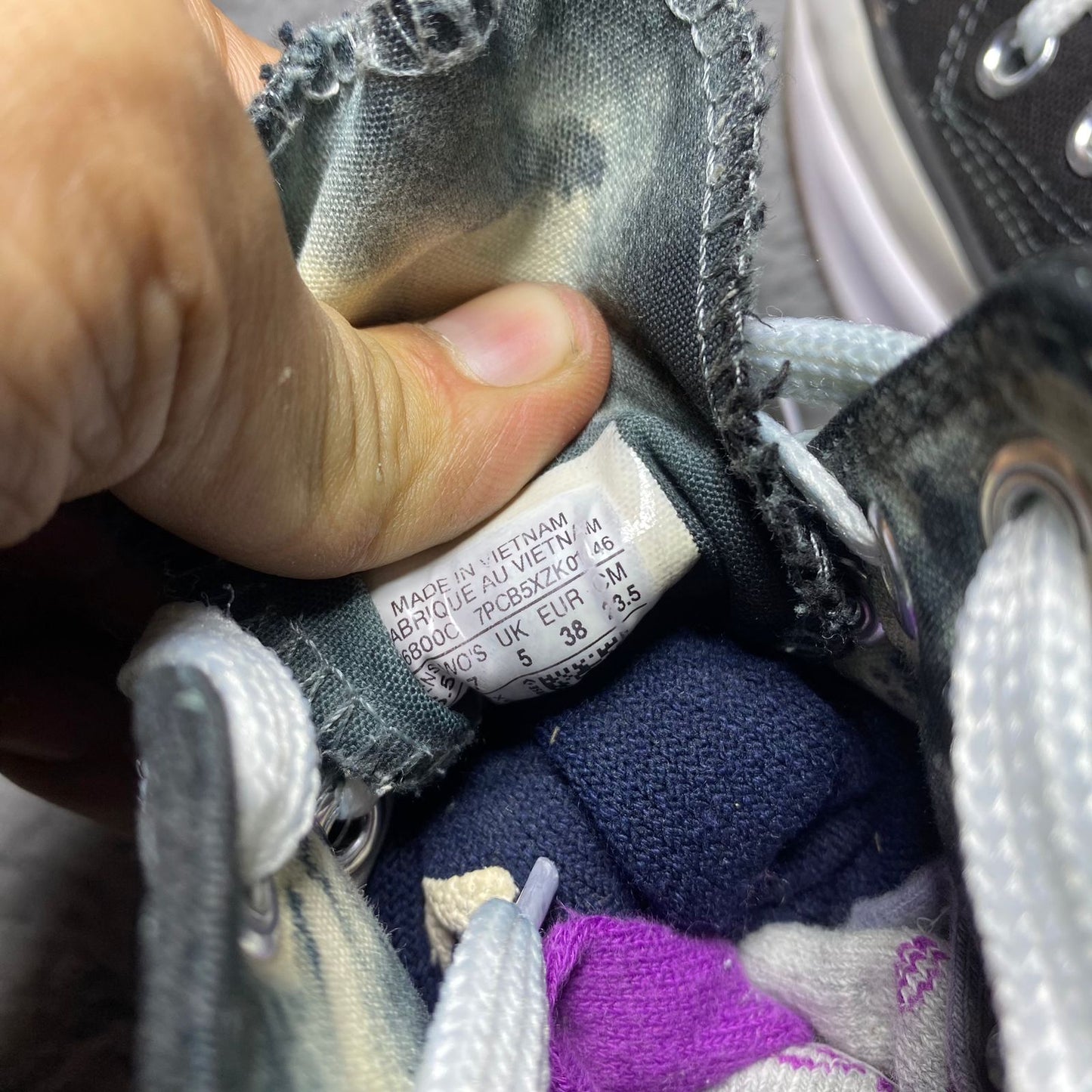 Converse ( Size 38 / 5.5 )
