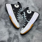 Converse ( Size 38.5 / 5.5 )