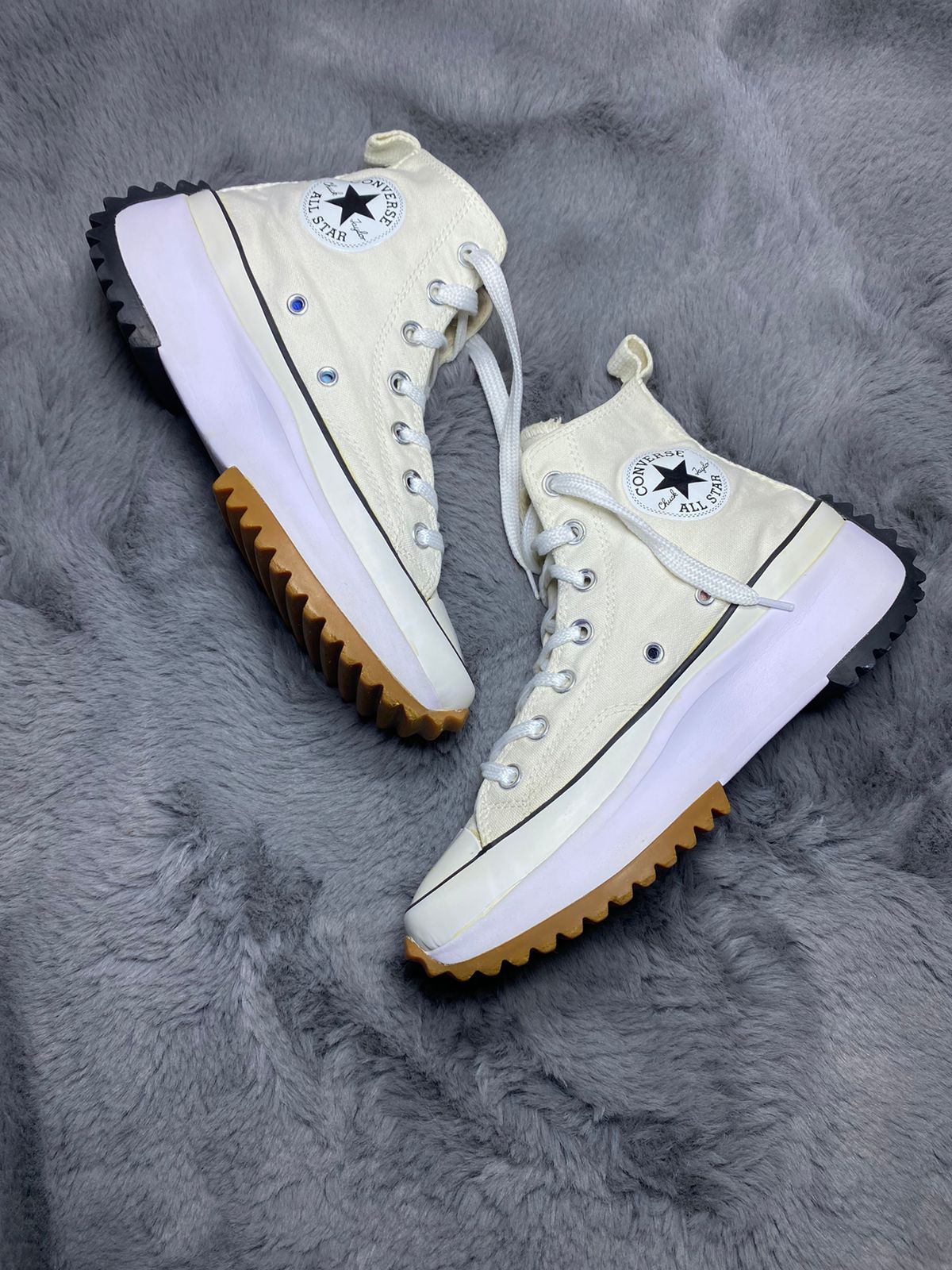 Converse ( Size 38 / 5.5 )