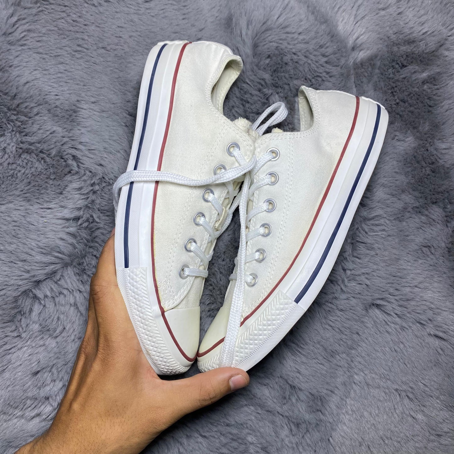 Converse ( Size 41.5 / 8 )