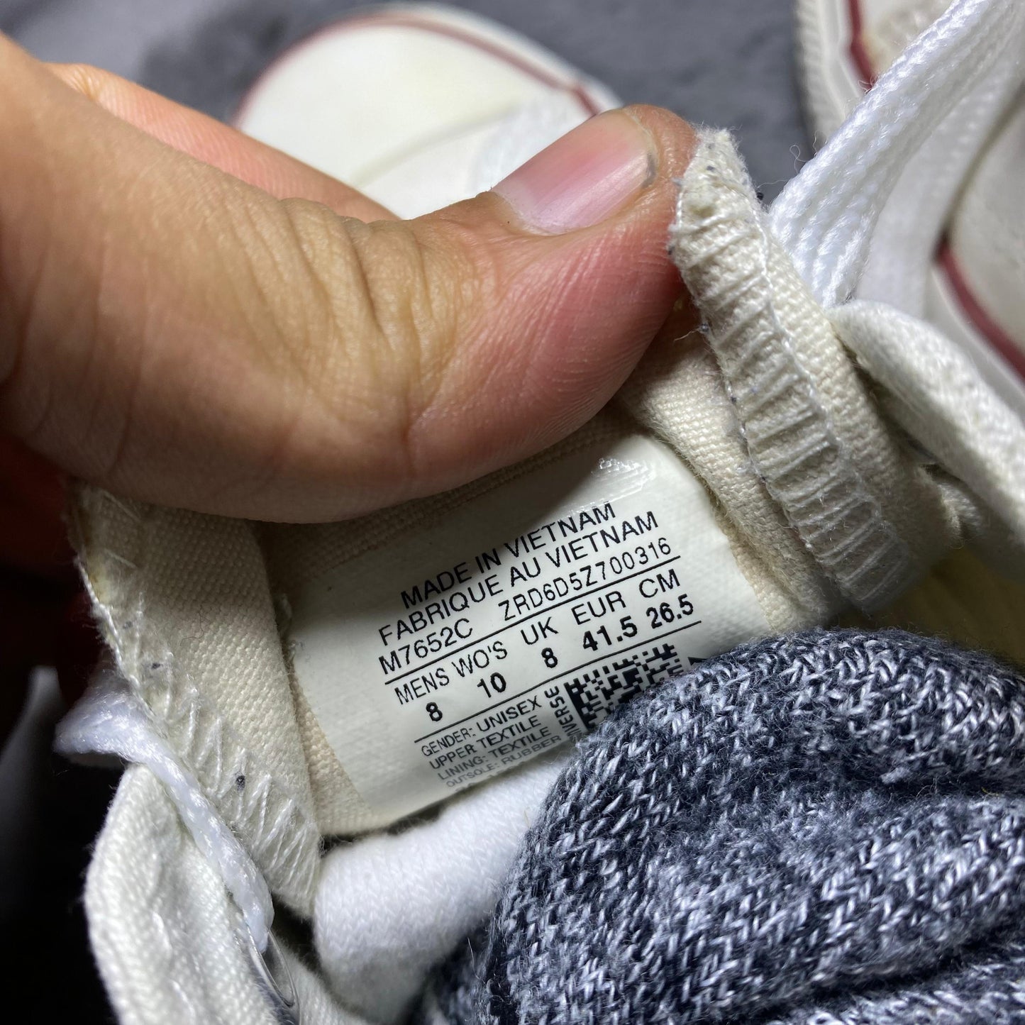 Converse ( Size 41.5 / 8 )