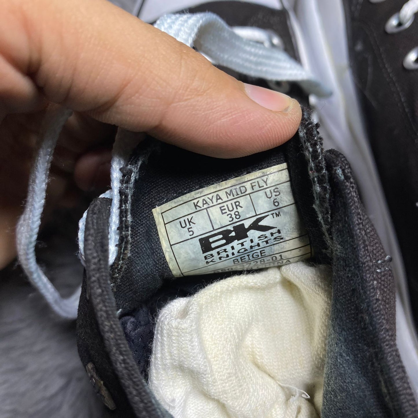 Converse ( Size 38 / 5.5 )