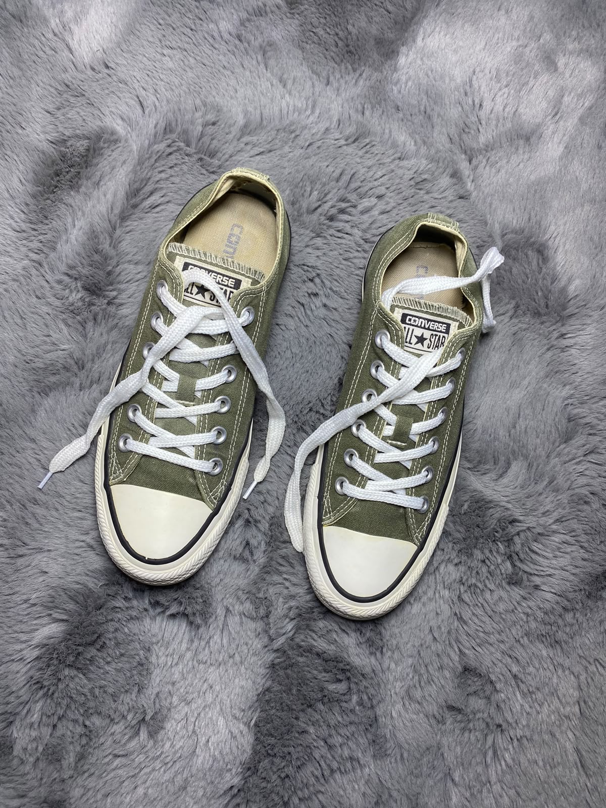 Converse ( Size 39.5 - 40 / 6.5 )
