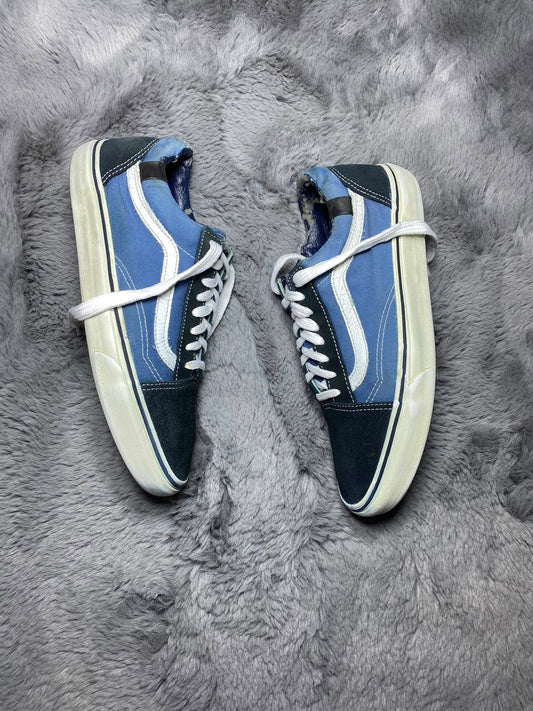 VANS ( Size 42.5-43 /  8.5 )