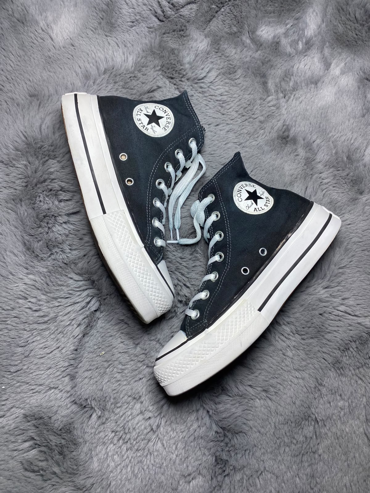 Converse ( Size 38 / 5.5 )