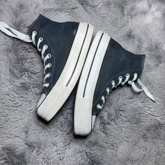 Converse ( Size 38 / 5.5 )