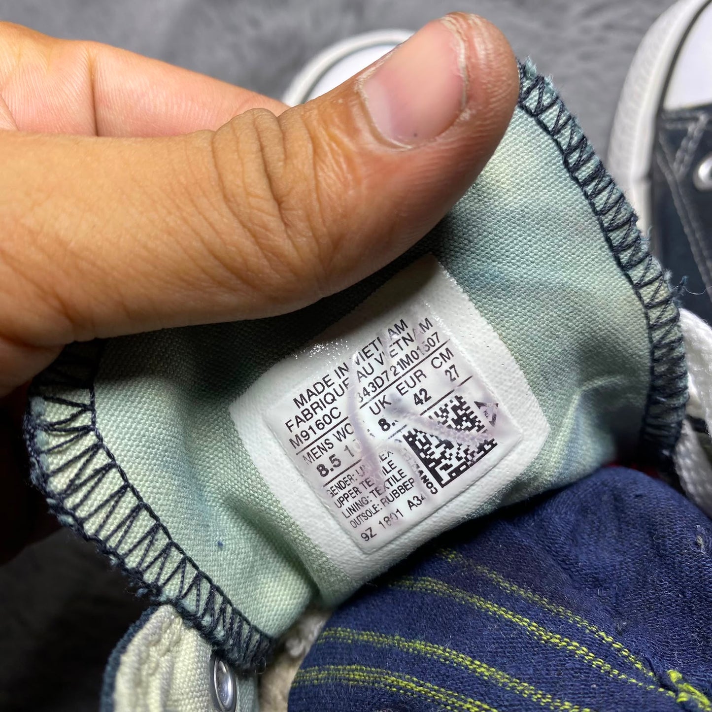Converse ( Size 42 / 8.5 )
