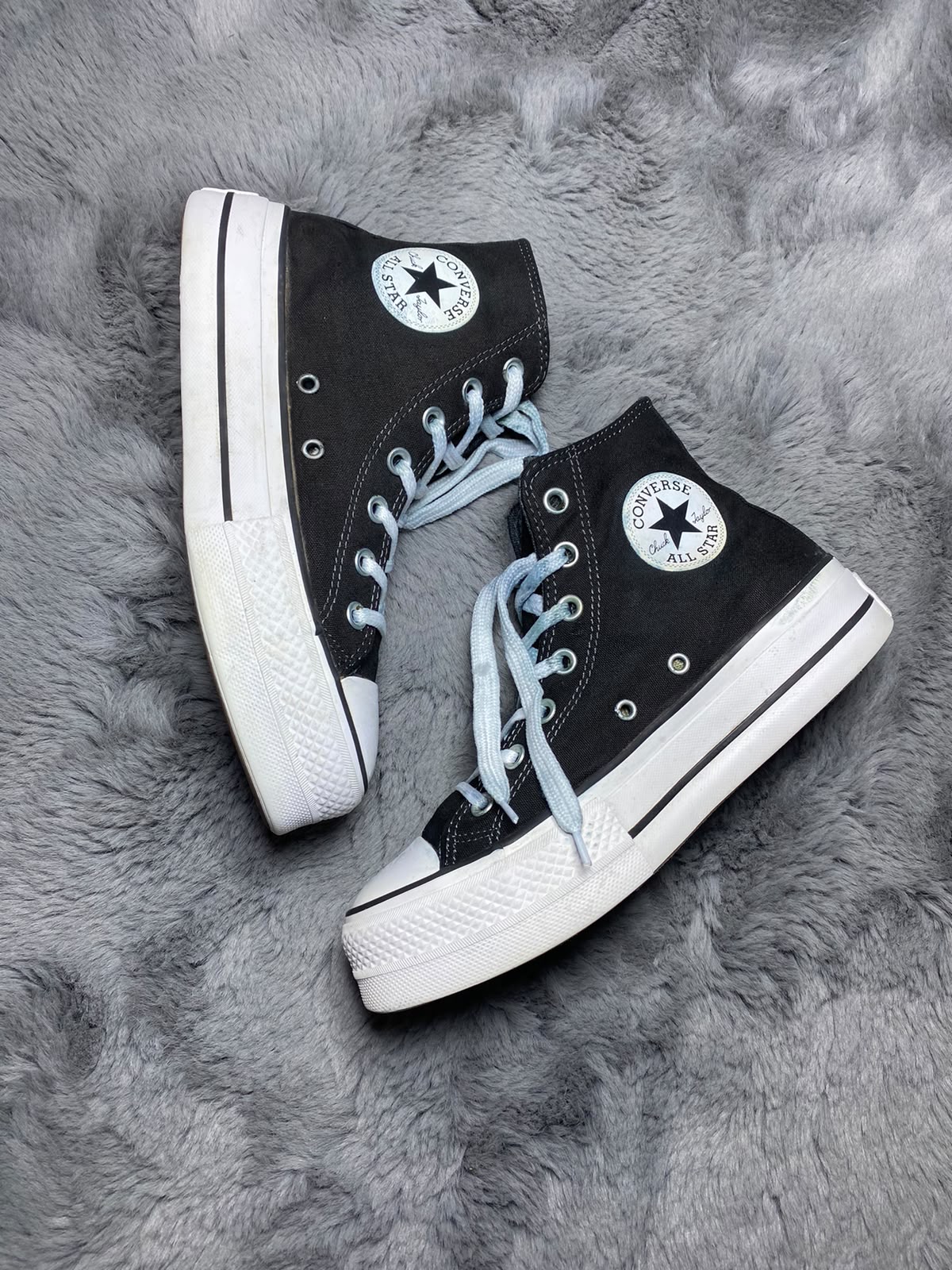 Converse ( Size 38 / 5.5 )