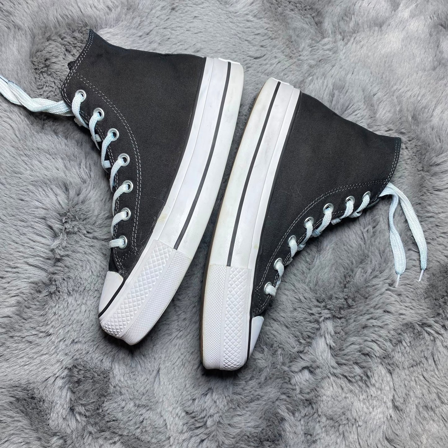 Converse ( Size 39.5 - 40 / 6.5 )