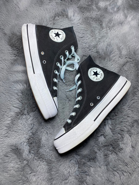Converse ( Size 39.5 - 40 / 6.5 )